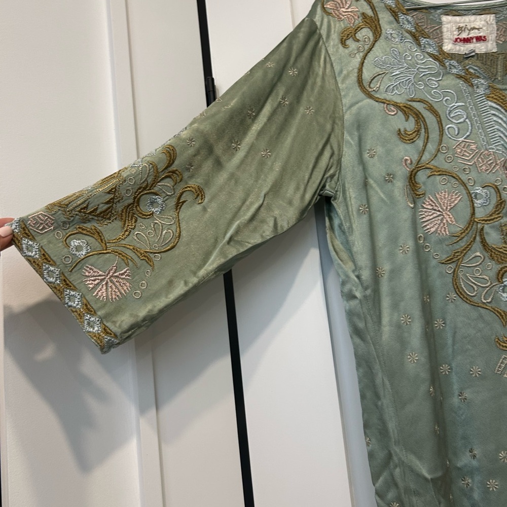 Johnny Was Sage Green Embroidered V‑Neck Tunic - Picture 3 of 6